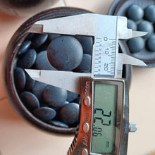 Load image into Gallery viewer, #C365 - Size 25 Slate and Shell Go Stones (Japanese) and Go Bowls (Chestnut) Set - Suwabute
