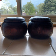 Load image into Gallery viewer, #C365 - Size 25 Slate and Shell Go Stones (Japanese) and Go Bowls (Chestnut) Set - Suwabute