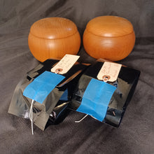 Load image into Gallery viewer, #C374 - Size 30 Slate and Shell Go Stones (Japanese) and Go Bowls (Keyaki) Set - Suwabute