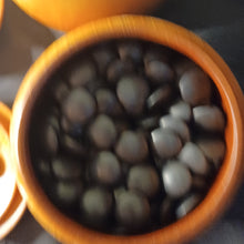 Load image into Gallery viewer, #C374 - Size 30 Slate and Shell Go Stones (Japanese) and Go Bowls (Keyaki) Set - Suwabute
