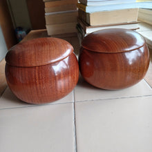 Load image into Gallery viewer, #C378 - Size 31 Go Stones (Slate and Snow-grade Clamshell) and Go Bowls (Quince) Set