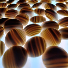 Load image into Gallery viewer, #C403 - Size 31 Slate and Shell Go Stones (Japanese) and Go Bowls (Chestnut) Set - Suwabute - Off-Spec