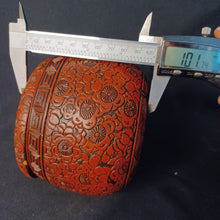 Load image into Gallery viewer, #C411 - Size 15 Go Stones (Japanese Slate and Clamshell) and Go Bowls (Lacquered) Set
