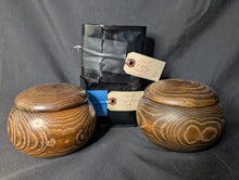 Load image into Gallery viewer, #C416 - Size 20 Slate and Shell Go Stones (Japanese) and Go Bowls Set (Chestnut)