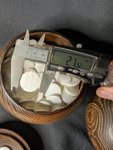 Load image into Gallery viewer, #C416 - Size 20 Slate and Shell Go Stones (Japanese) and Go Bowls Set (Chestnut)