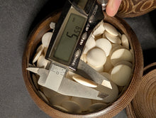 Load image into Gallery viewer, #C418 - Size 20 Slate and Shell Go Stones (Japanese) and Go Bowls Set (Chestnut)