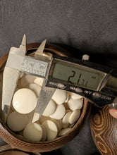 Load image into Gallery viewer, #C418 - Size 20 Slate and Shell Go Stones (Japanese) and Go Bowls Set (Chestnut)
