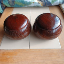 Load image into Gallery viewer, Agate & Onyx Set - Size 36-40 Bi-convex Go Stones and Dark Keyaki Go Bowls - #C137