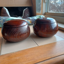 Load image into Gallery viewer, Agate & Onyx Set - Size 36-40 Bi-convex Go Stones and Dark Keyaki Go Bowls - #C137