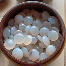 Load image into Gallery viewer, Agate & Onyx Set - Size 36-40 Bi-convex Go Stones and Dark Keyaki Go Bowls - #C137