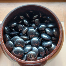 Load image into Gallery viewer, Agate & Onyx Set - Size 36-40 Bi-convex Go Stones and Dark Keyaki Go Bowls - #C137