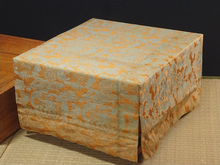 Load image into Gallery viewer, 14.3cm Floor Board - Kaya - Honkei - Brocade Cloth - Paulownia Lid - Free Airmail Shipping - #129450