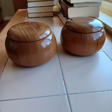 Load image into Gallery viewer, #C371 - Size 34 Go Stones (Slate and Clamshell) and Go Bowls (Mulberry / Cherry) Set