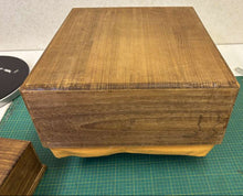 Load image into Gallery viewer, #J6847827 - 18cm Floor Board Set - Shinkaya - Tenchi-masa Cut - Slate &amp; Shell - Cherry Bowls - Free Airmail Shipping