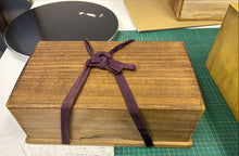 Load image into Gallery viewer, #J6847827 - 18cm Floor Board Set - Shinkaya - Tenchi-masa Cut - Slate &amp; Shell - Cherry Bowls - Free Airmail Shipping