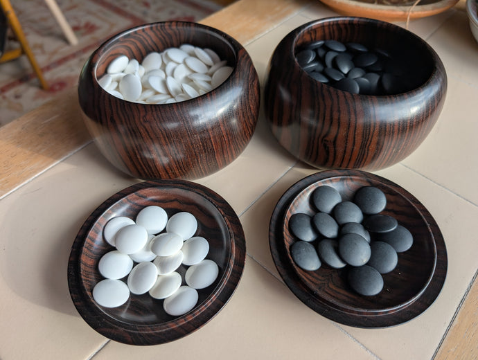 #C452 - Size 25 Go Stones (Slate & Shell) and Go Bowls (Ebony) Set