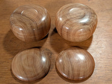 Load image into Gallery viewer, #C467 - Size 31 Go Stones (Japanese Clamshell) and Go Bowls (Limba?) Set - Suwabute