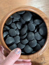 Load image into Gallery viewer, #C467 - Size 31 Go Stones (Japanese Clamshell) and Go Bowls (Limba?) Set - Suwabute