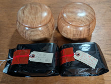 Load image into Gallery viewer, #C467 - Size 31 Go Stones (Japanese Clamshell) and Go Bowls (Limba?) Set - Suwabute