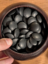 Load image into Gallery viewer, #C507 - Size 25 Slate and Shell Go Stones (Japanese) and Go Bowls (Keyaki) Set - Suwabute