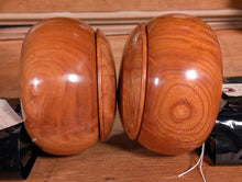 Загрузите изображение в средство просмотра галереи, #C532 - Size 32 Slate and Shell (suwabute) Go Stones and Go Bowls (heathered cherry) Set