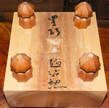 Загрузите изображение в средство просмотра галереи, #J4722399 - 17cm Floor Board - Cho Chikun Autograph - Katsura - Bonus Meijin Fan - Free Airmail Shipping