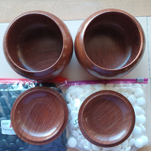 #C210 - Size 32 Go Slate and Shell Go Stones (Moon) and Go Bowls (Quince) Set
