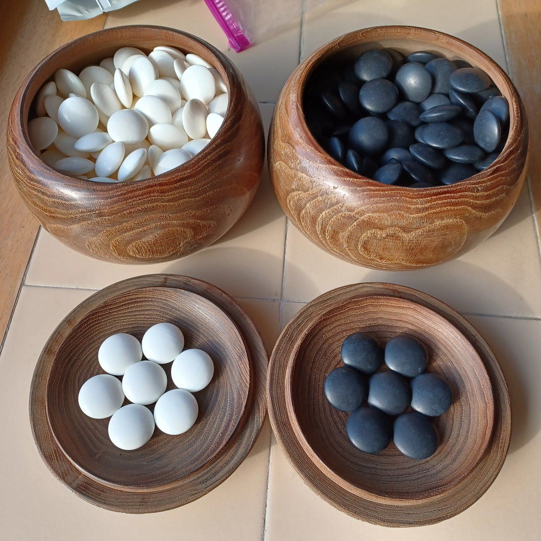 #C240 - Size 32/33 Slate and Shell Go Stones (Moon) and Go Bowls (Chestnut) Set
