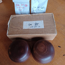 Load image into Gallery viewer, #C256 - Size 28 Go Stones (Japanese clamshell) and Go Bowls (chestnut) Set