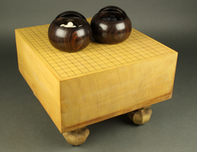Load image into Gallery viewer, #182312 - 18cm Floor Board Set - Shinkaya - Shihou-masa Cut - Ebony Bowls - Size 34 Slate &amp; Shell - Free FedEx Shipping